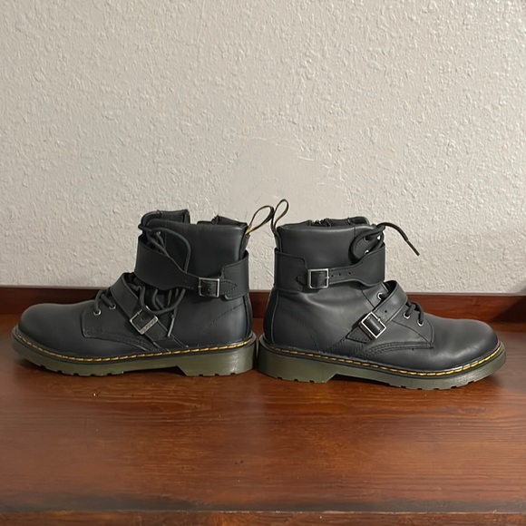 Dr. Martens Shoes - Dr Martens size 7
